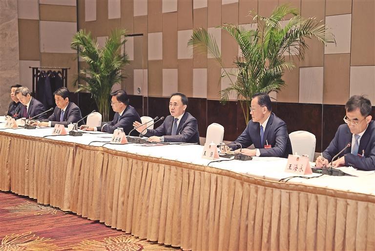 宋樂偉看望出席市政協十六屆四次會議的工商聯界別、經濟界別（三組）委員