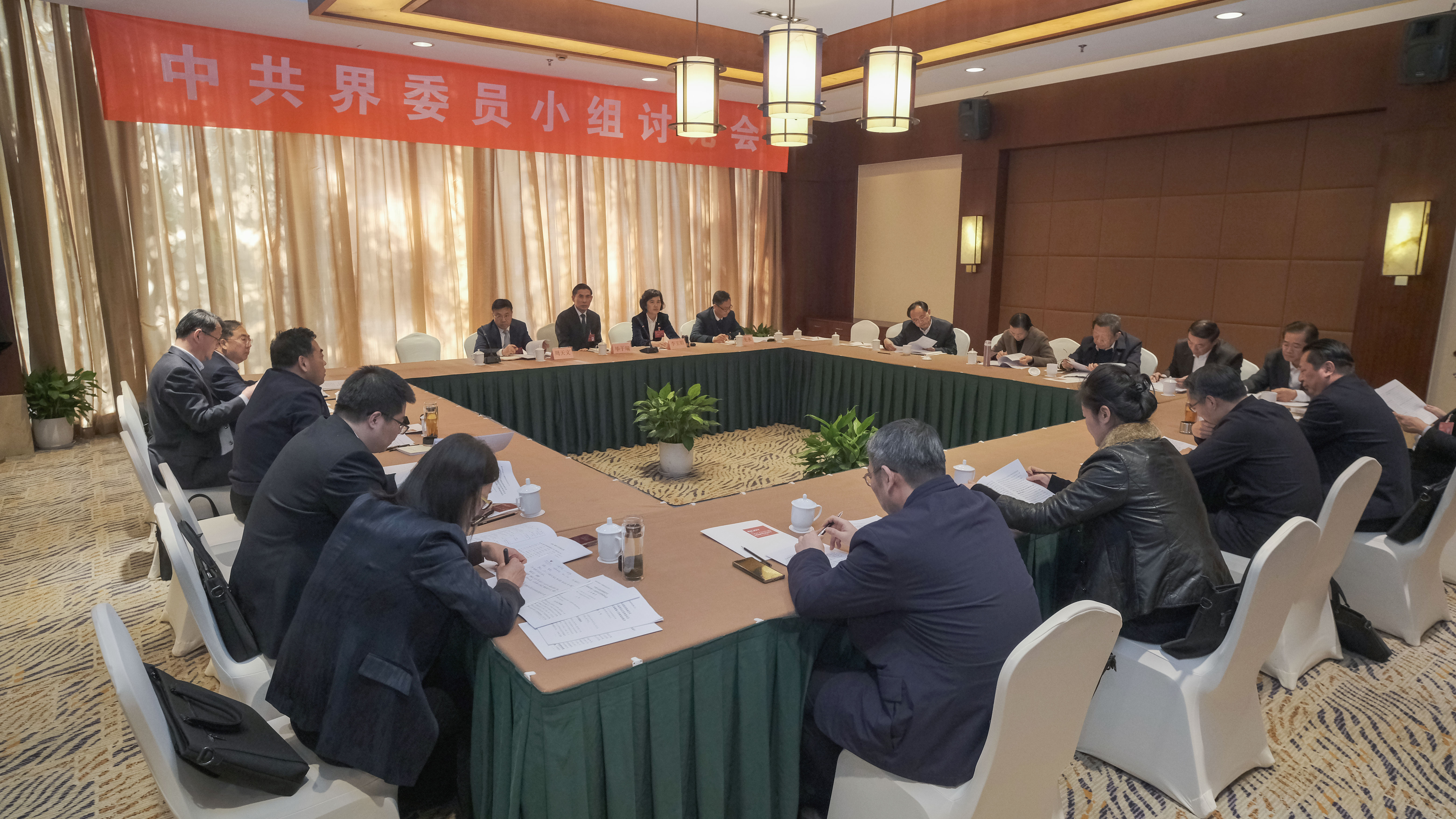 市政協委員熱議政府工作報告