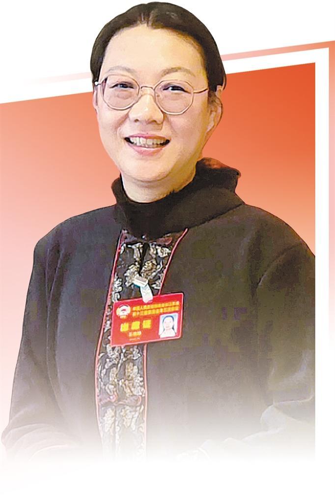 積極構(gòu)建國家現(xiàn)代商貿(mào)流通體系試點(diǎn)城市——訪政協(xié)委員、江蘇省徐州財(cái)經(jīng)高等職業(yè)技術(shù)學(xué)校教授王維婷