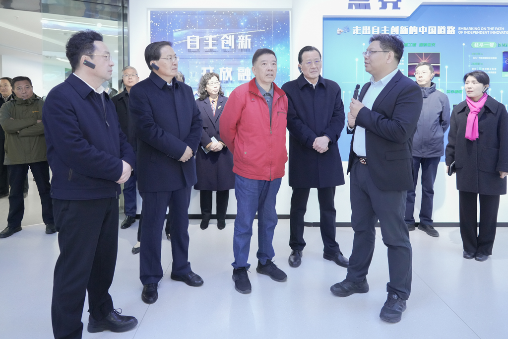 省政協理論研究會第六屆理事會第二次會議在徐舉行 徐鳴主持王強致辭