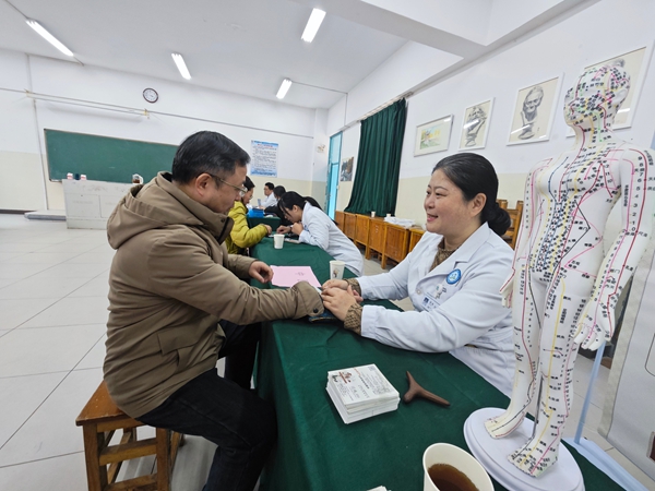農(nóng)工黨徐州市健康促進工作委員會“專家零距離 健康新動力”活動走進擷秀初級中學(xué)