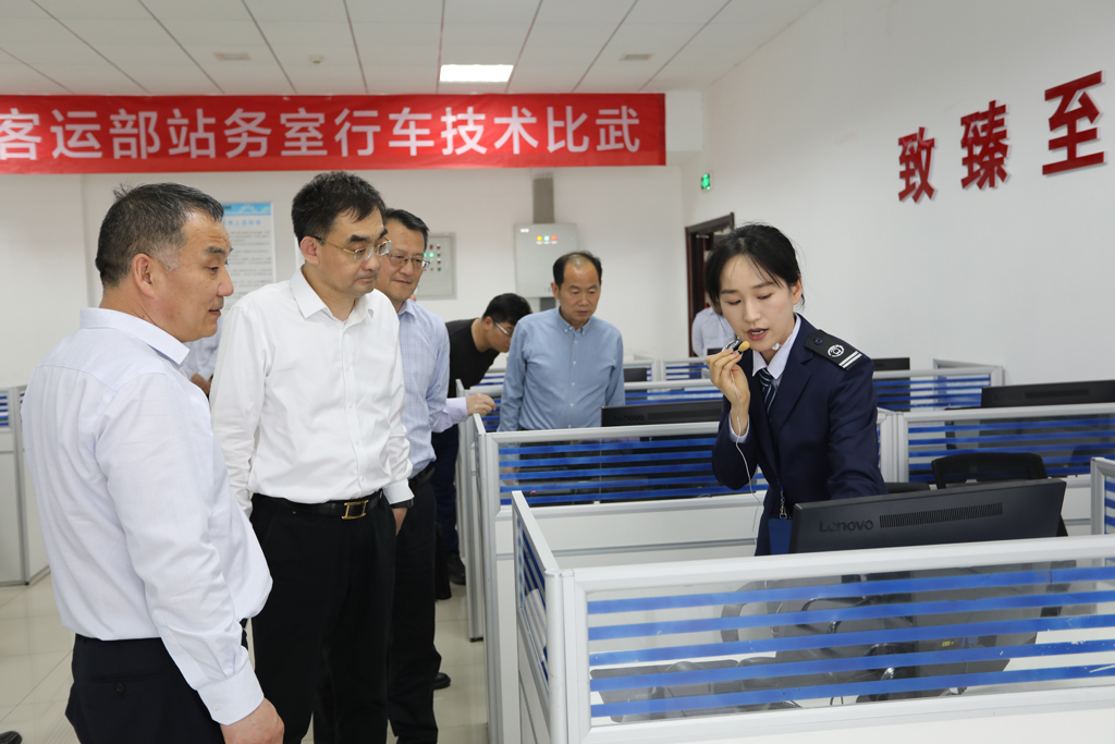 市政協開展“雙周聯系委員日”活動 