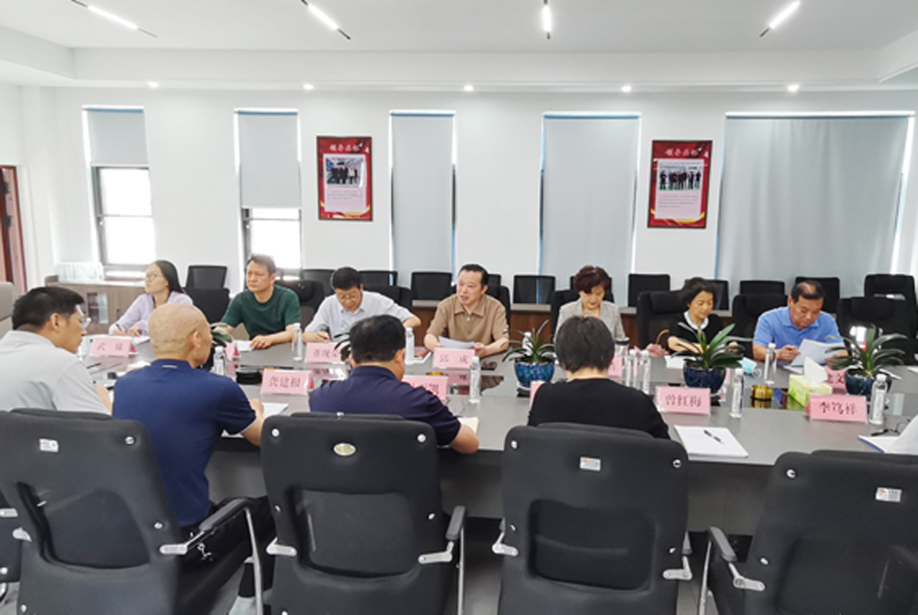 市政協圍繞“加快轉型升級，構建我市高端紡織產業矩陣”開展專題調研