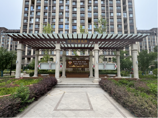 云龍區大龍湖街道漢源社區召開維維紫悅臺議事長廊升級改造協商議事會