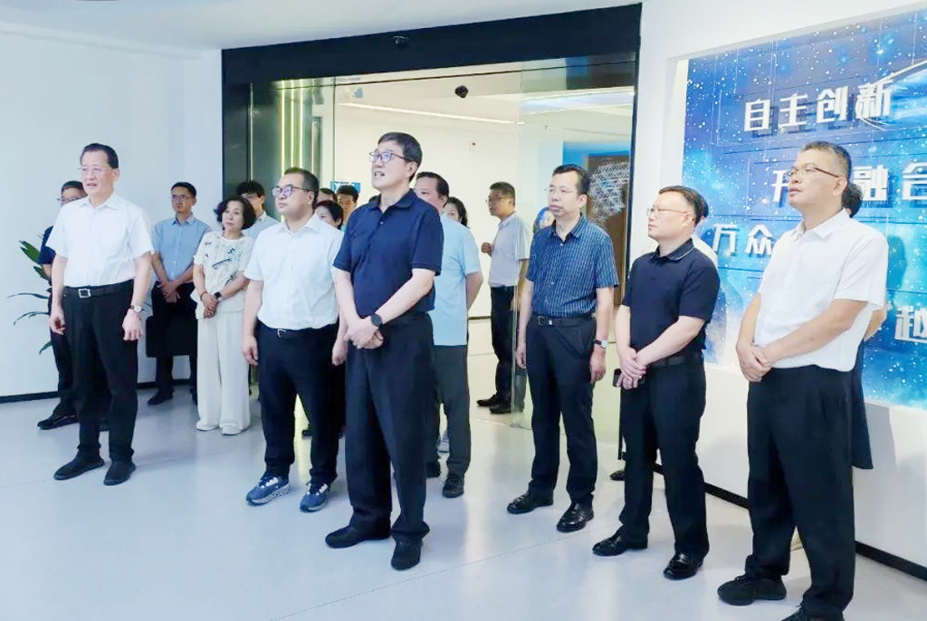 省政協(xié)組織委員中的黨外知識分子來我市開展主題參觀考察