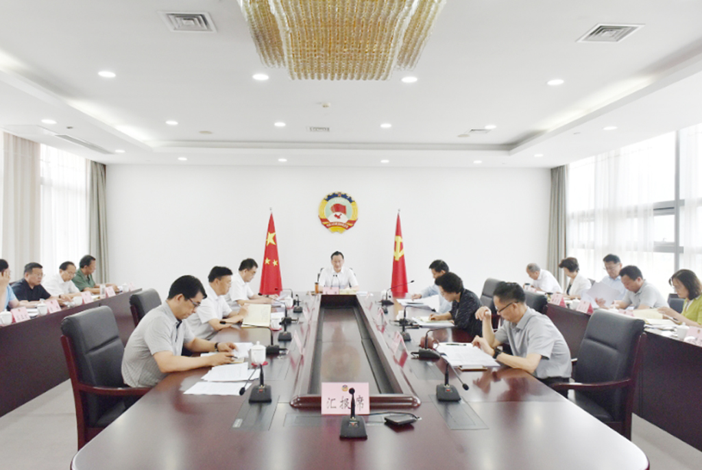 市政協(xié)召開(kāi)黨組（理論學(xué)習(xí)中心組）會(huì)議　王強(qiáng)主持并講話