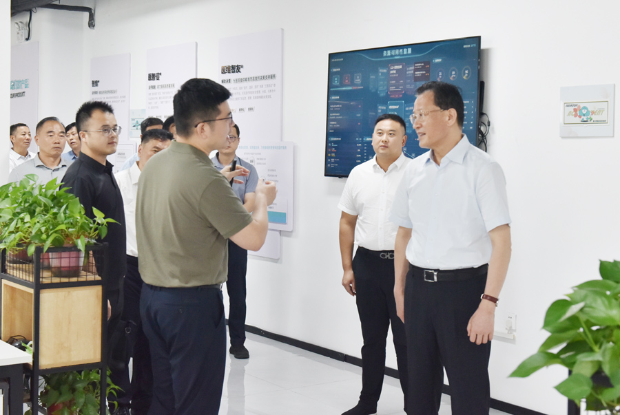 市政協(xié)開(kāi)展主席會(huì)議成員“雙周聯(lián)系委員日”活動(dòng) 王強(qiáng)參加