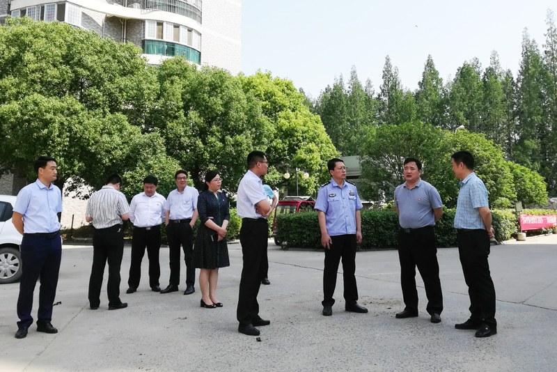 邳州市政協(xié)調(diào)研社區(qū)進(jìn)小區(qū)工作