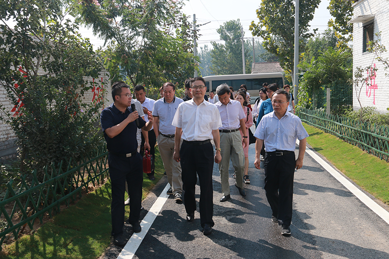 市政協到豐縣調研人居環境整治和農民住房條件改善工作