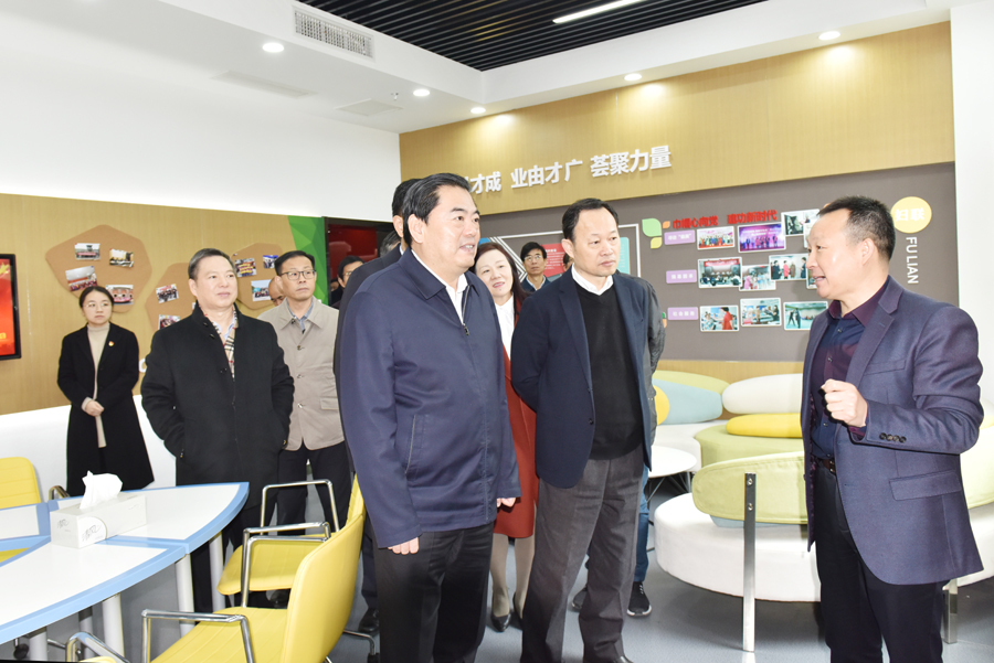 住徐省政協委員赴無錫考察