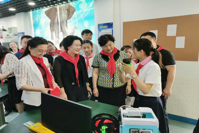 關愛困境兒童市政協委員在行動