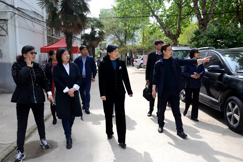 市政協副主席張耀環調研怡園小區環境整治工作