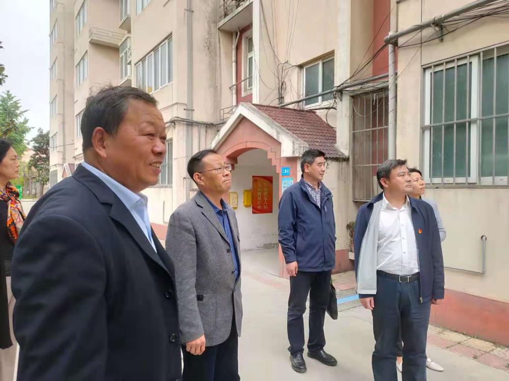 市政協副主席李靖華調研杉杉小區環境整治工作