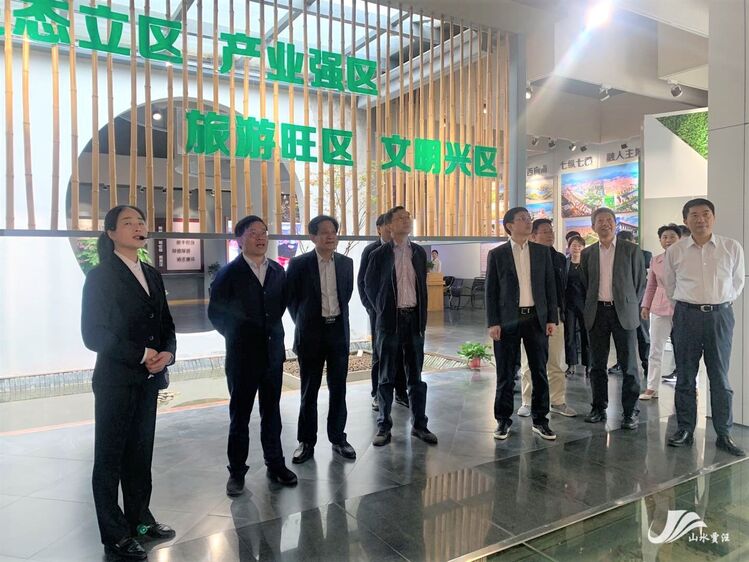 上海市政協來賈汪考察