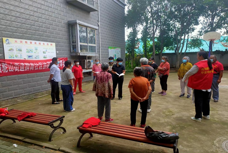 云龍區：走進小區，傾聽民聲，為民辦實事---獅南小區清理灌木叢協商議事