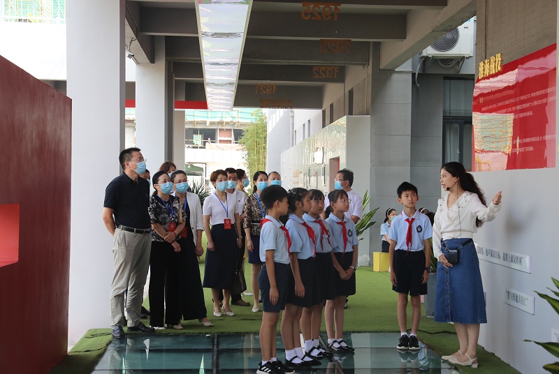云龍區委常委、宣傳部長劉華東，區政協副主席孫雅琴調研督辦《關于加強青少年愛國主義教育》重點提案