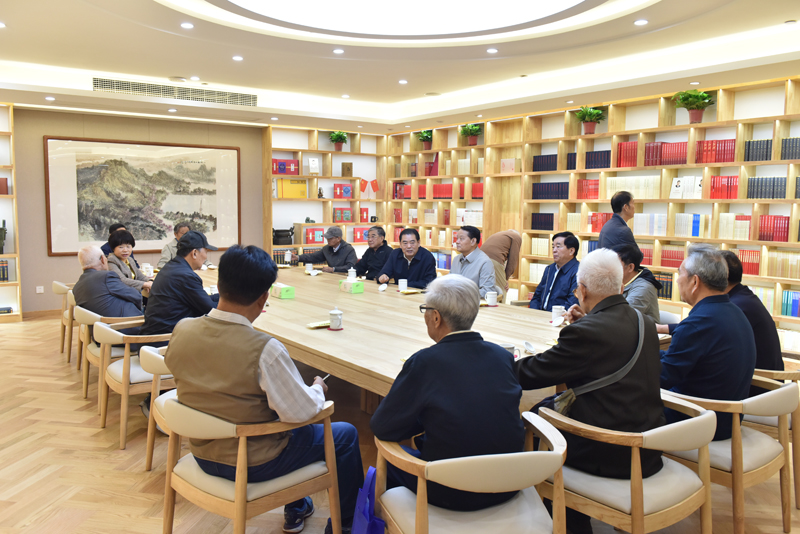 市政協(xié)組織機(jī)關(guān)離退休老同志開展重陽節(jié)活動