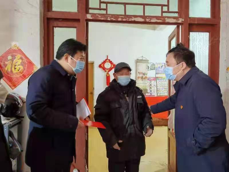 邳州市政協(xié)主席孫強(qiáng)赴運(yùn)河街道開展春節(jié)前慰問走訪并督查安全生產(chǎn)工作