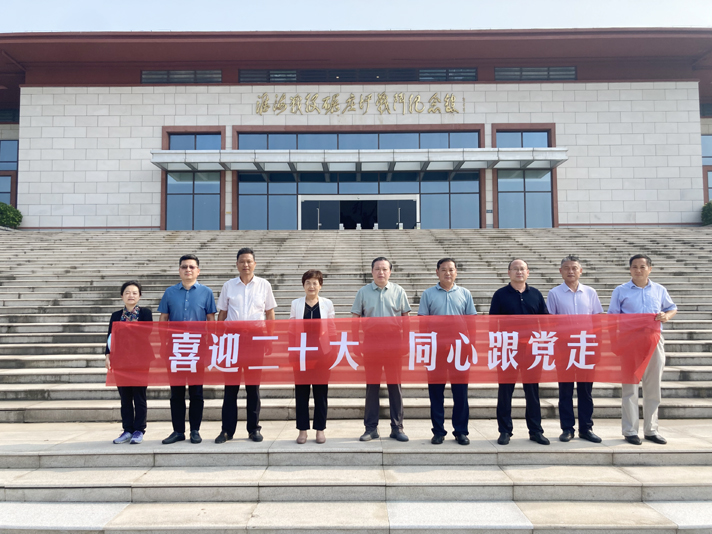 市政協(xié)組織部分非公有制經(jīng)濟(jì)委員開(kāi)展主題參觀考察
