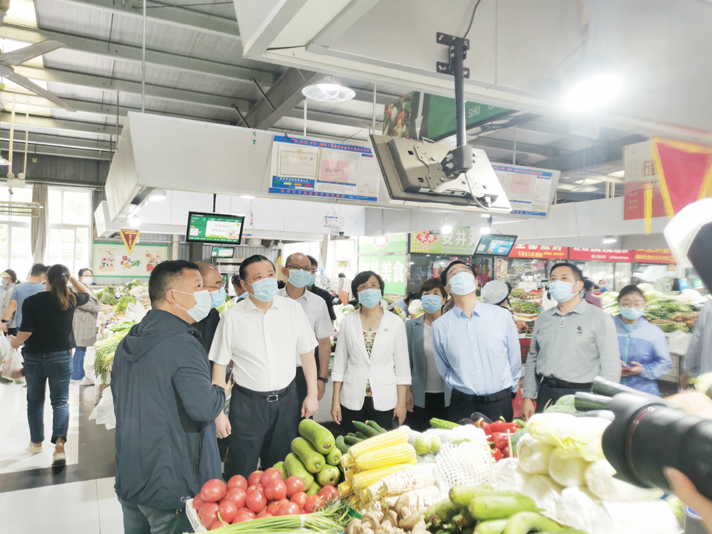 市政協(xié)副主席邱成調(diào)研文明城市創(chuàng)建工作