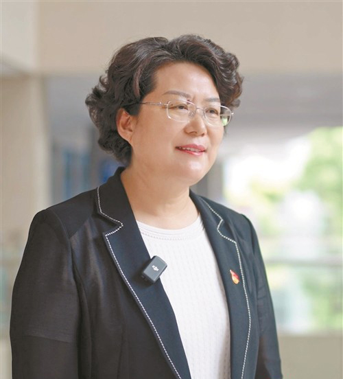 努力辦好人民滿意的教育——訪市政協委員，市委教育工委書記、市教育局局長石啟紅