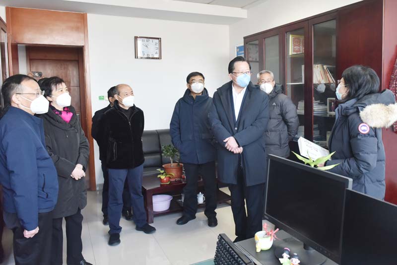 新春首個(gè)工作日 市政協(xié)領(lǐng)導(dǎo)看望機(jī)關(guān)干部職工