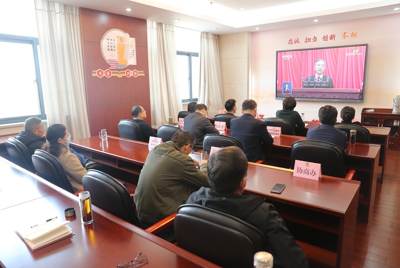 云龍區(qū)政協(xié)組織機關(guān)干部收看全國政協(xié)十四屆一次會議開幕會