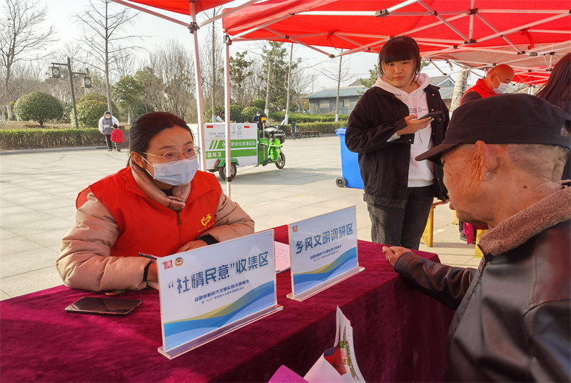 沛縣：政協(xié)委員趕大集 “擺攤”履職聽民聲