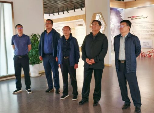 內(nèi)蒙古自治區(qū)阿拉善盟政協(xié)來(lái)賈汪區(qū)考察