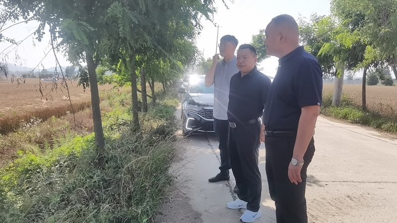 銅山區新區街道：“聞汛而上”下沉一線調研小麥倒伏工作
