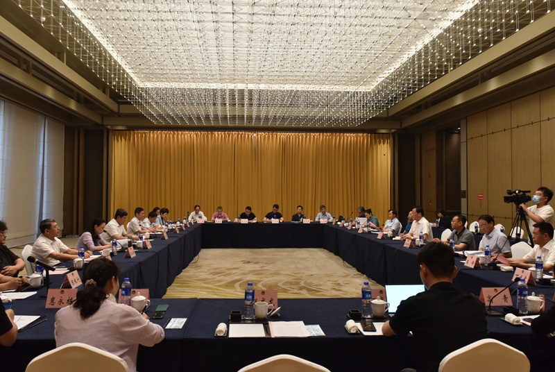 省政協(xié)副主席姚曉東率調(diào)研組來徐調(diào)研 王強(qiáng)等參加活動(dòng)