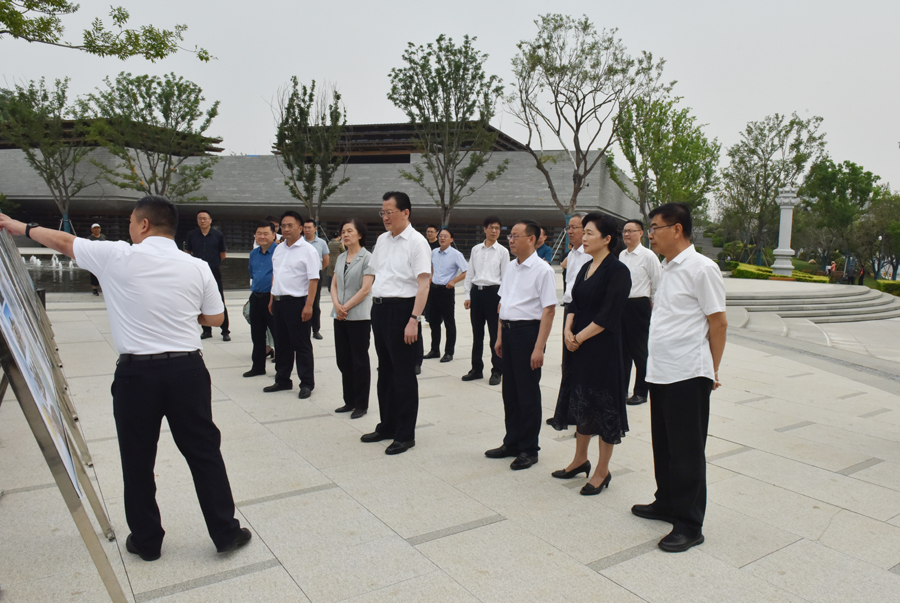 市政協主席會議專題視察縱貫城區南北歷史文化軸建設 王強主持并講話