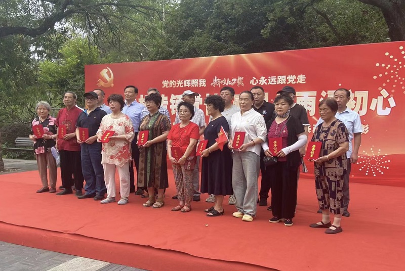云龍：“雙聯系”助力社區“薪火相傳錘黨性，春風化雨浸初心”