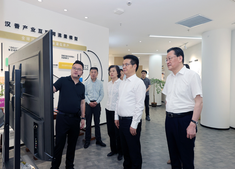 市長領銜督辦重點提案工作匯報會舉行 王劍鋒講話 王強主持