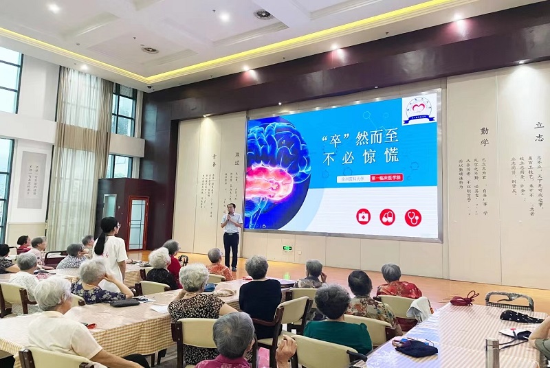 云龍區(qū)政協(xié)開展“情暖夕陽，醫(yī)心助老”志愿服務活動