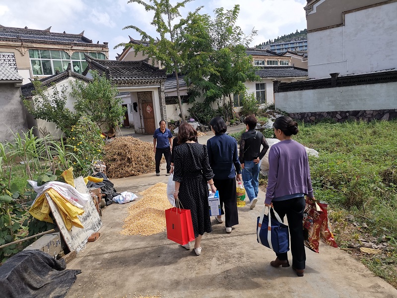 銅山區政協開展銅山媽媽“中秋送溫暖”活動