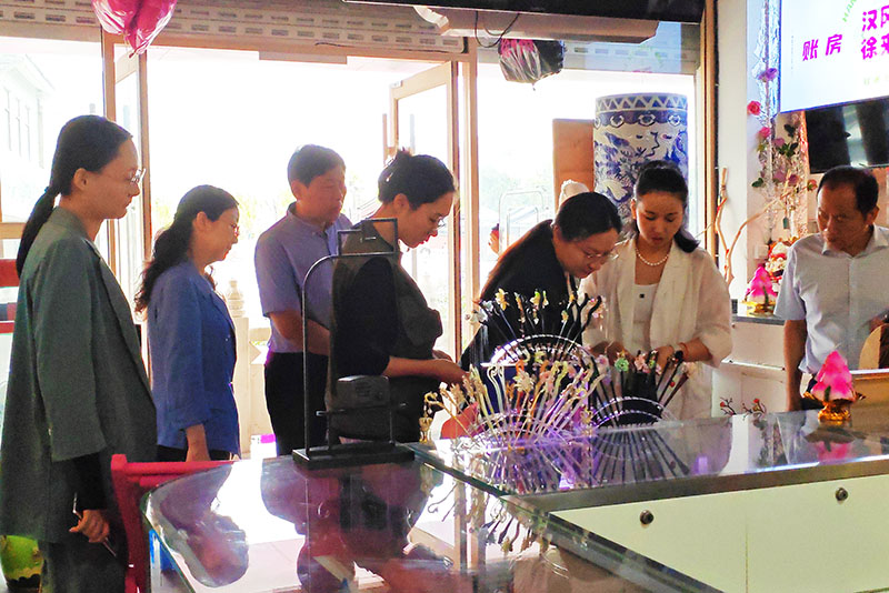 市政協婦聯界別開展“婦女賦能創業”協商議事活動