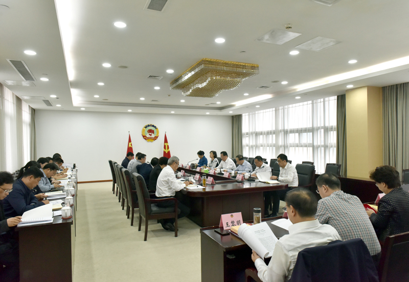 市政協召開黨組理論學習中心組學習會議 王強主持并講話 呂振霖到會指導