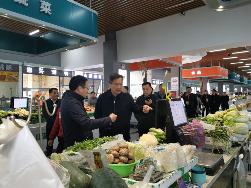 新沂市政協開展加強農貿市場升級改造重點協商活動