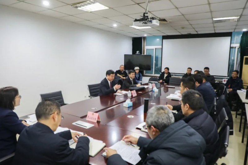 鼓樓區(qū)委書記羅德清參加政協(xié)小組討論