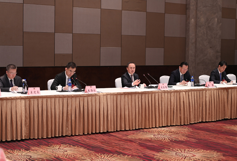 宋樂偉看望出席市政協(xié)十六屆三次會議的民建界別、工商聯(lián)界別委員