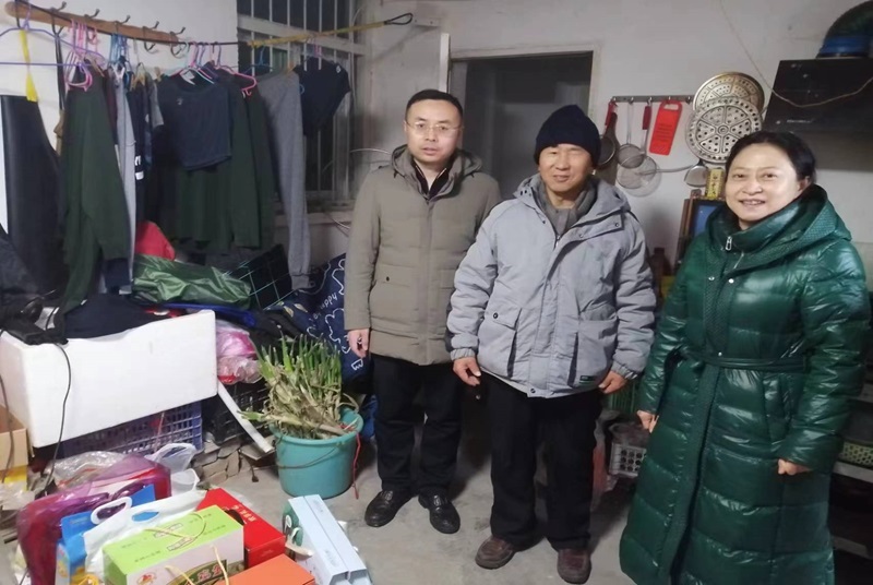 云龍：寒冬送溫暖 慰問傳真情