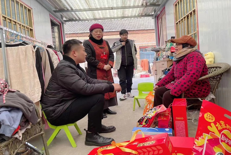 邳州市政協官湖片委員小組開展“委員走基層 新年送溫暖”走訪慰問活動