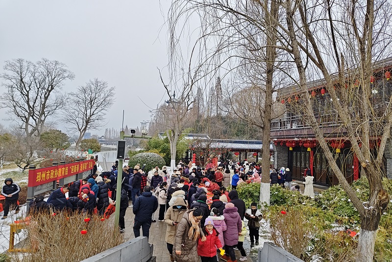 邳州市政協教育組開展“迎新春 送春聯”活動