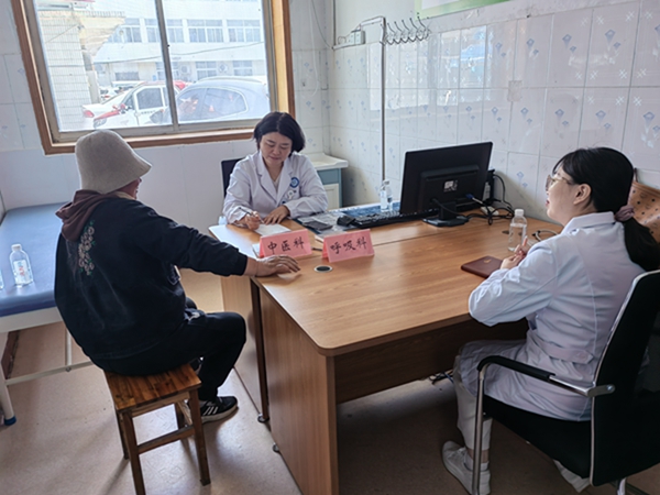 農工黨徐州市委會開展助力“三鄉工程”專家坐診活動