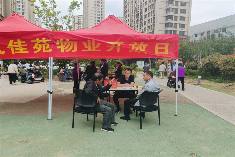 沛縣政協(xié)： 委員進社區(qū)“擺攤” 群眾點贊“家門口的政協(xié)”