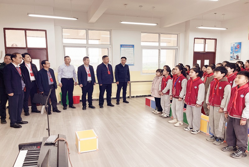 邳州市政協(xié)教育組開展“政協(xié)進校園 書香潤人心”主題調(diào)研活動