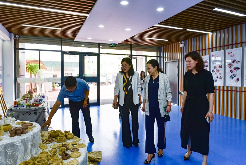 云龍區政協委員“六一”前夕開展愛心捐助活動