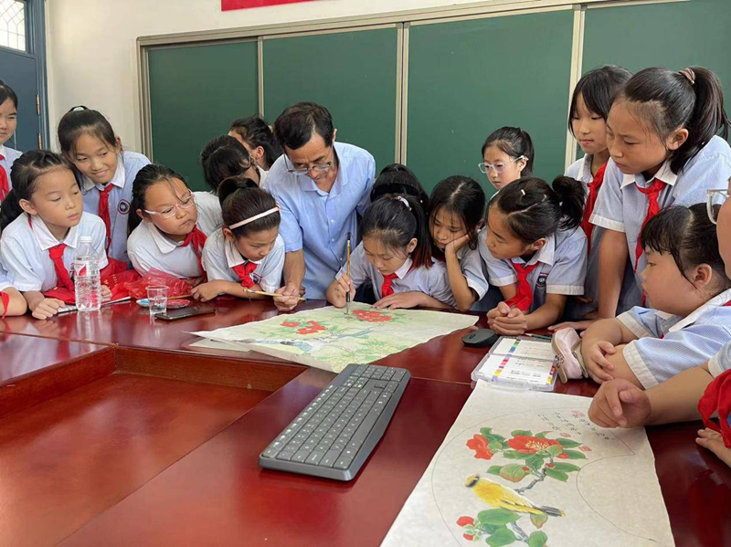 童心繪團圓，樂迎中秋節:鼓樓區政協委員與少年共畫中秋