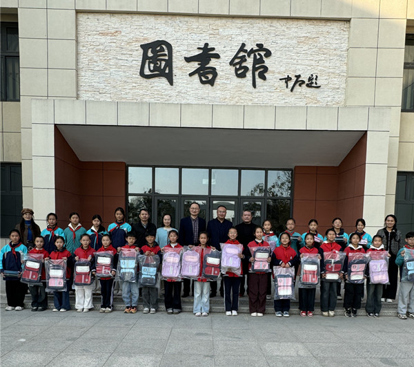 民進徐州市委會赴銅山區木犁小學開展愛心送教活動